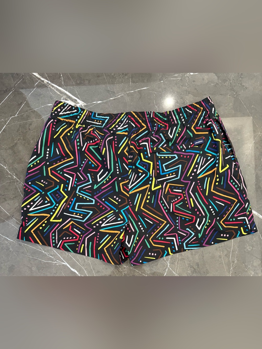 NWOT CHUBBIES GEOMETRIC MULTI COLOR ON BLACK LINED SWIM TRUNKS STRING TIE XL
